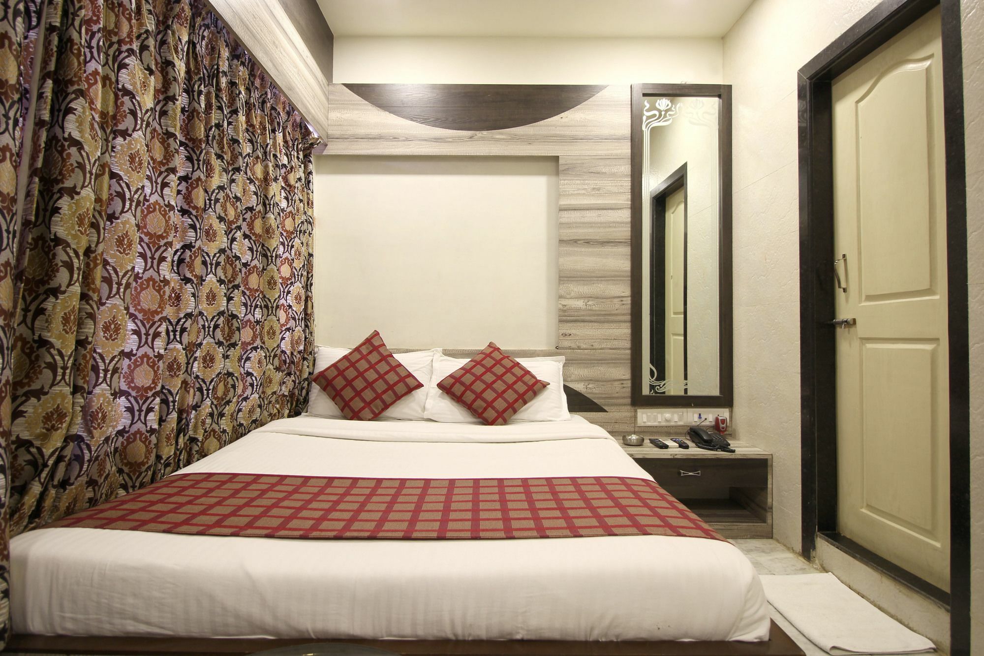 מומביי Hotel Oc Residency מראה חיצוני תמונה